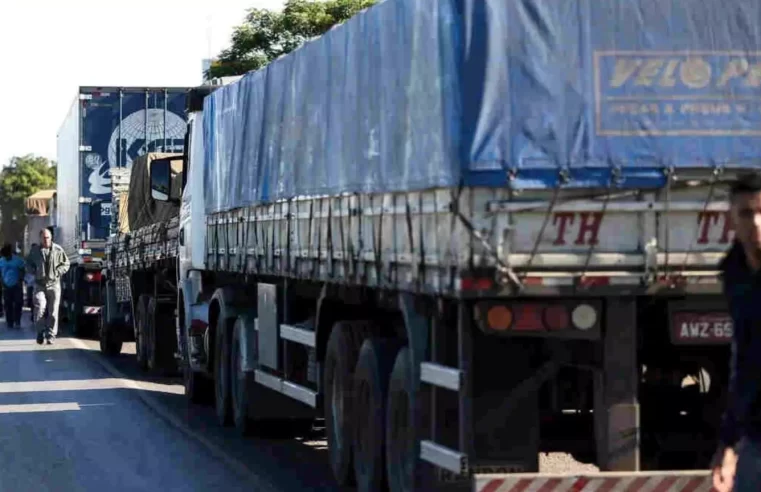 Parcelas do auxílio para caminhoneiros e taxistas serão antecipadas; veja datas