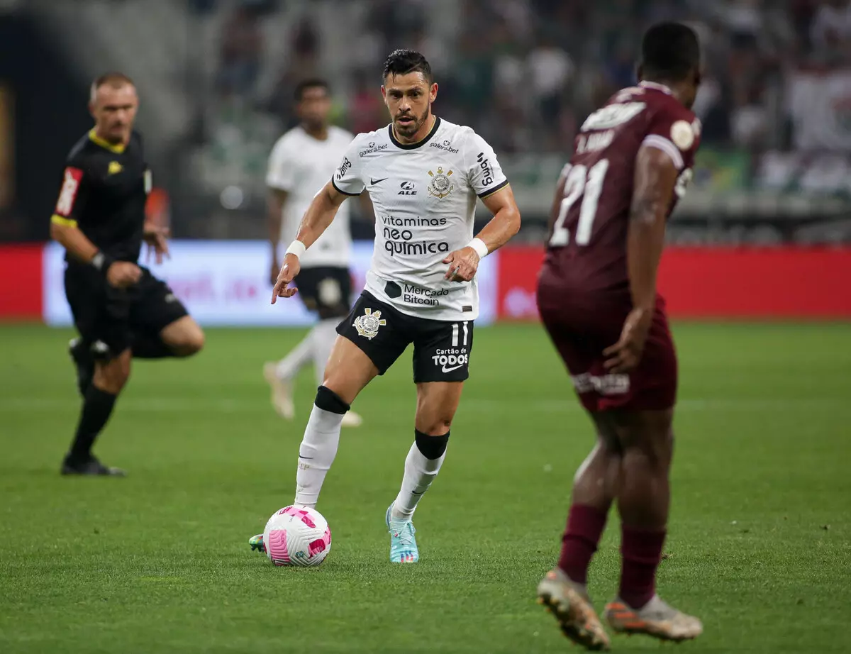 Fluminense vence Corinthians na Neo Química Arena com 2 gols do artilheiro Cano