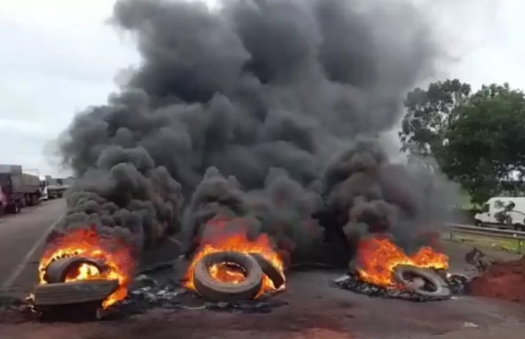 Manifestantes voltam a bloquear BR-163 e congestionamento chega a 10 km no rodoanel