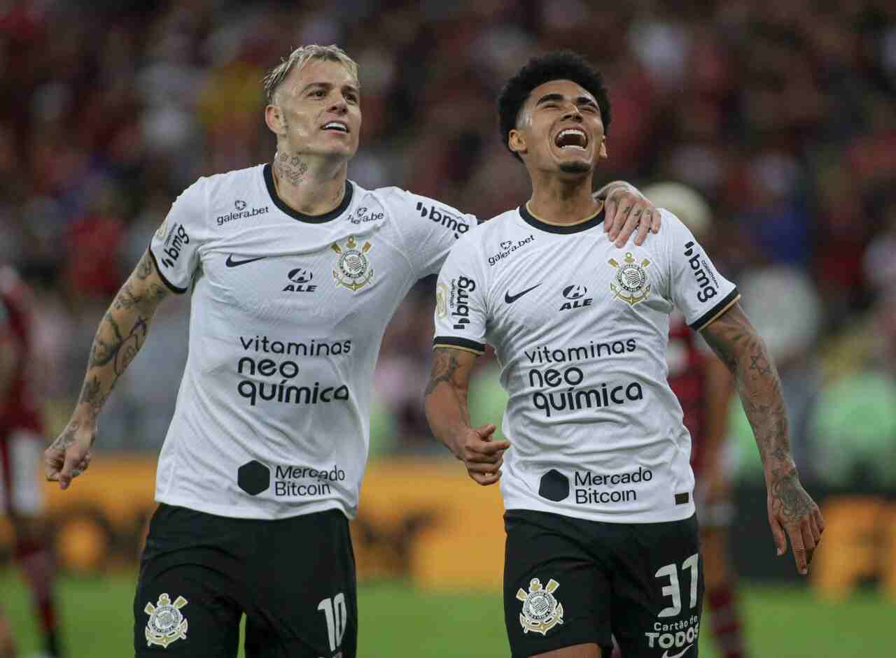 Corinthians ganha do Flamengo e se garante na fase de grupos da Libertadores