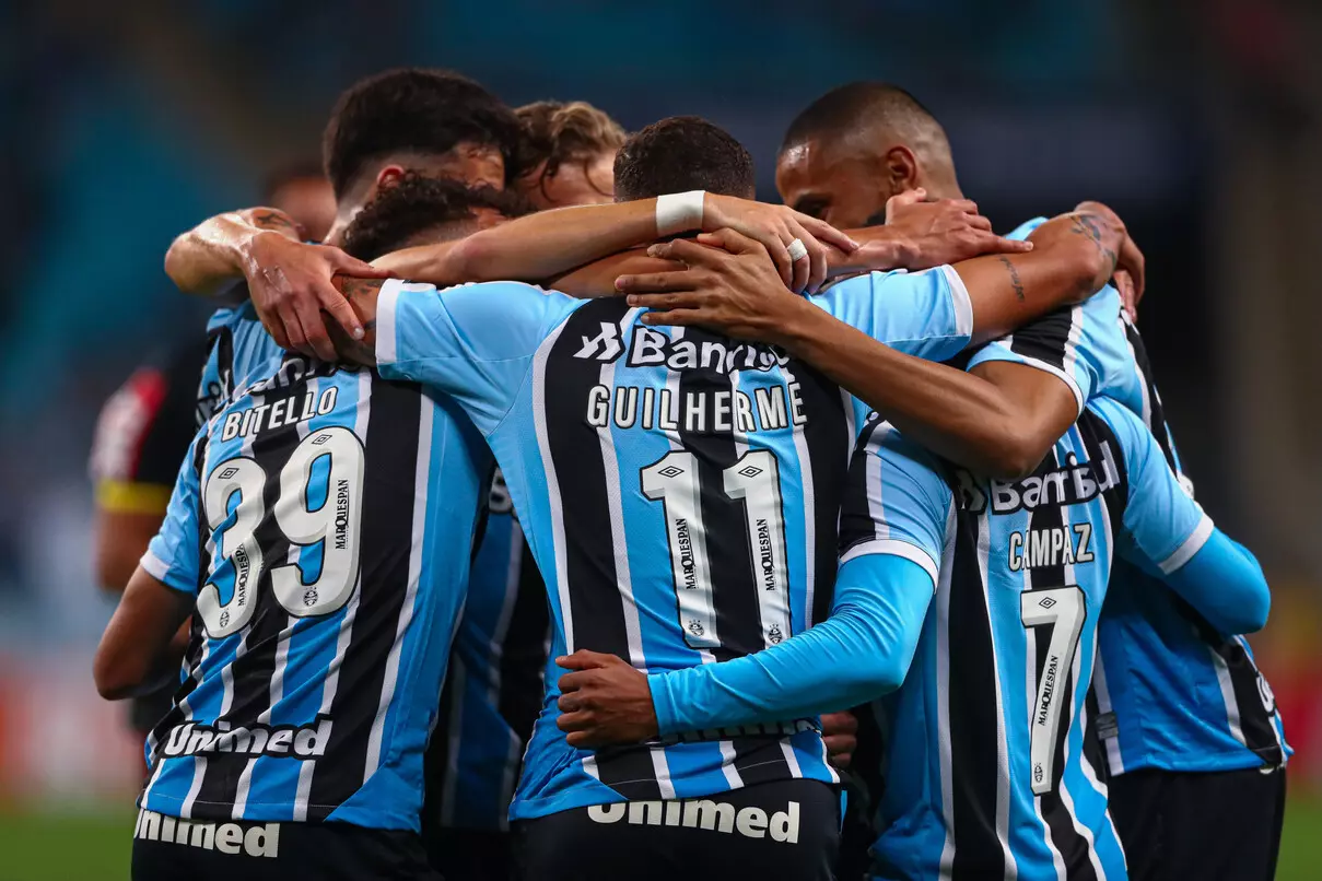 Em despedida da Série B, Grêmio coroa acesso com 3 a 0 sobre o Brusque