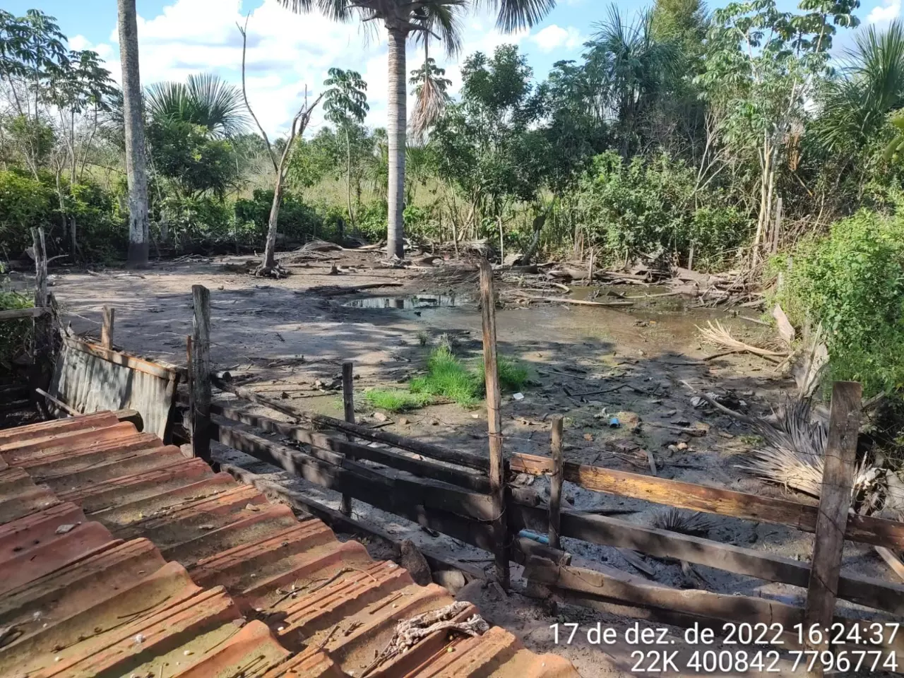 Proprietário rural é multado por desvio de córrego para funcionamento de pocilga