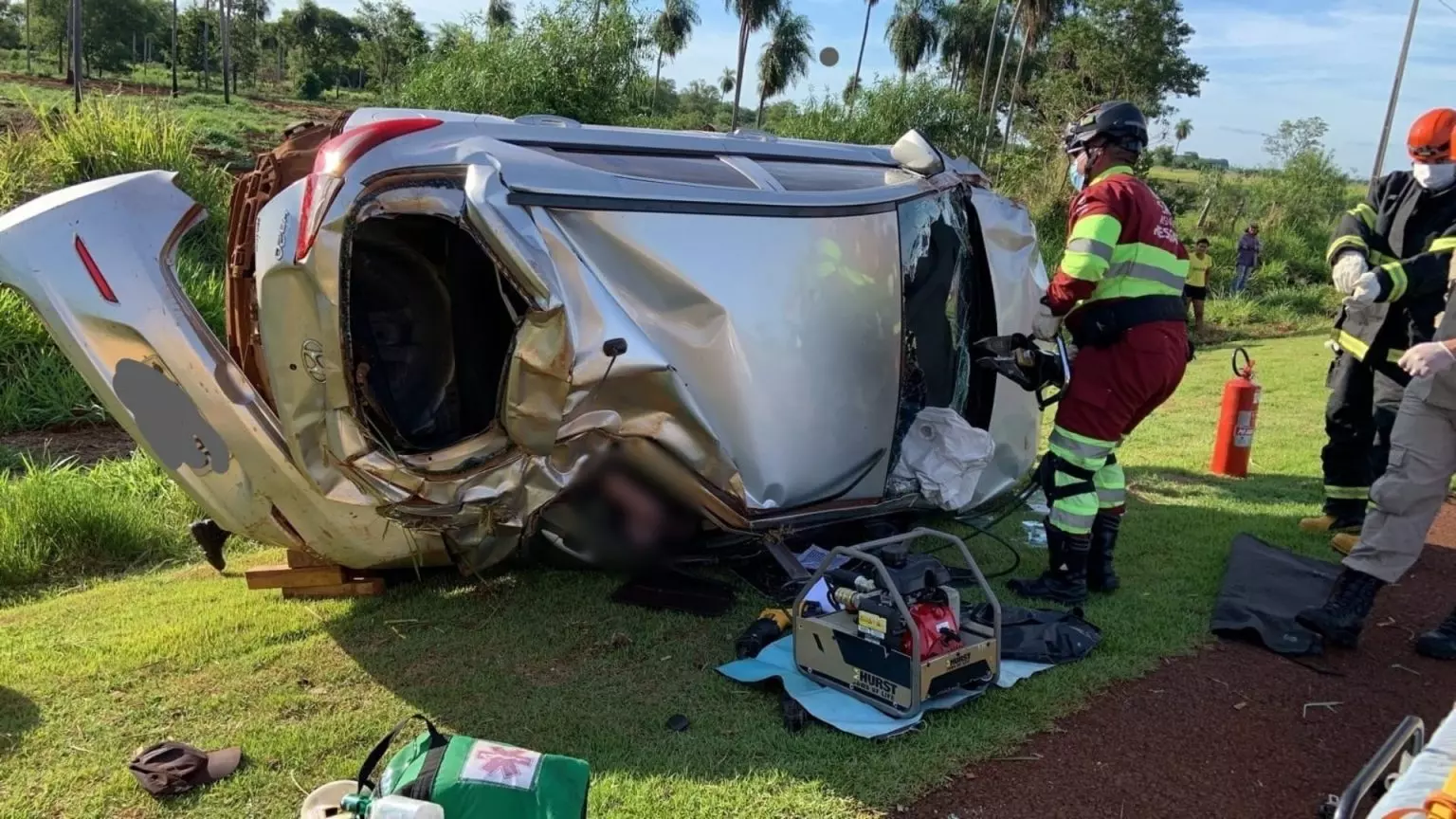 Policial penal morre após perder controle da direção e capotar carro na BR-163