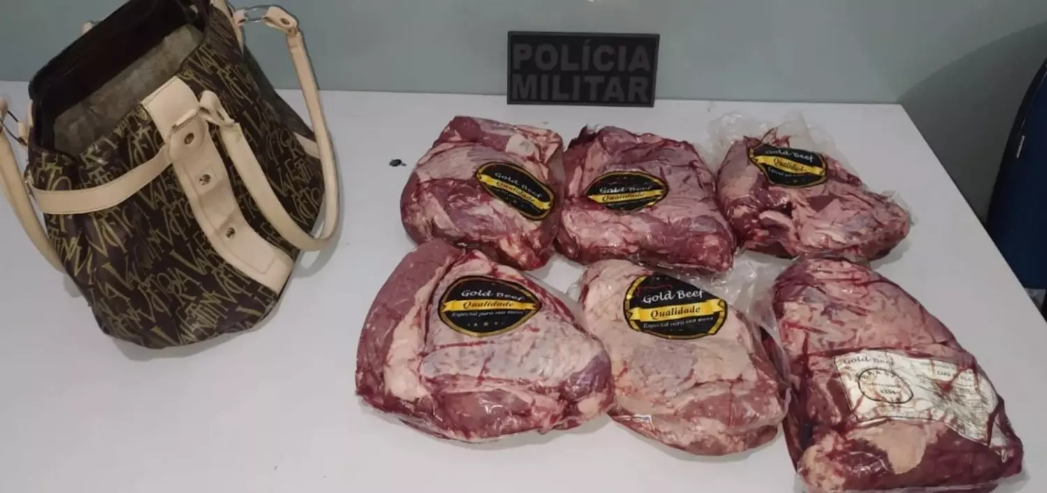 Mulher é presa em flagrante por furtar peças de carne em mercado