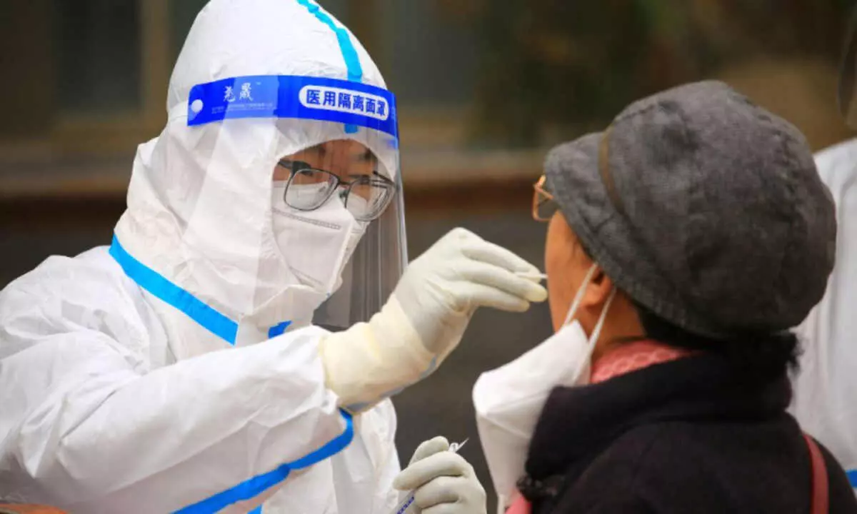 Brasil registra 28.927 casos de covid em 24h; média móvel é 40 507