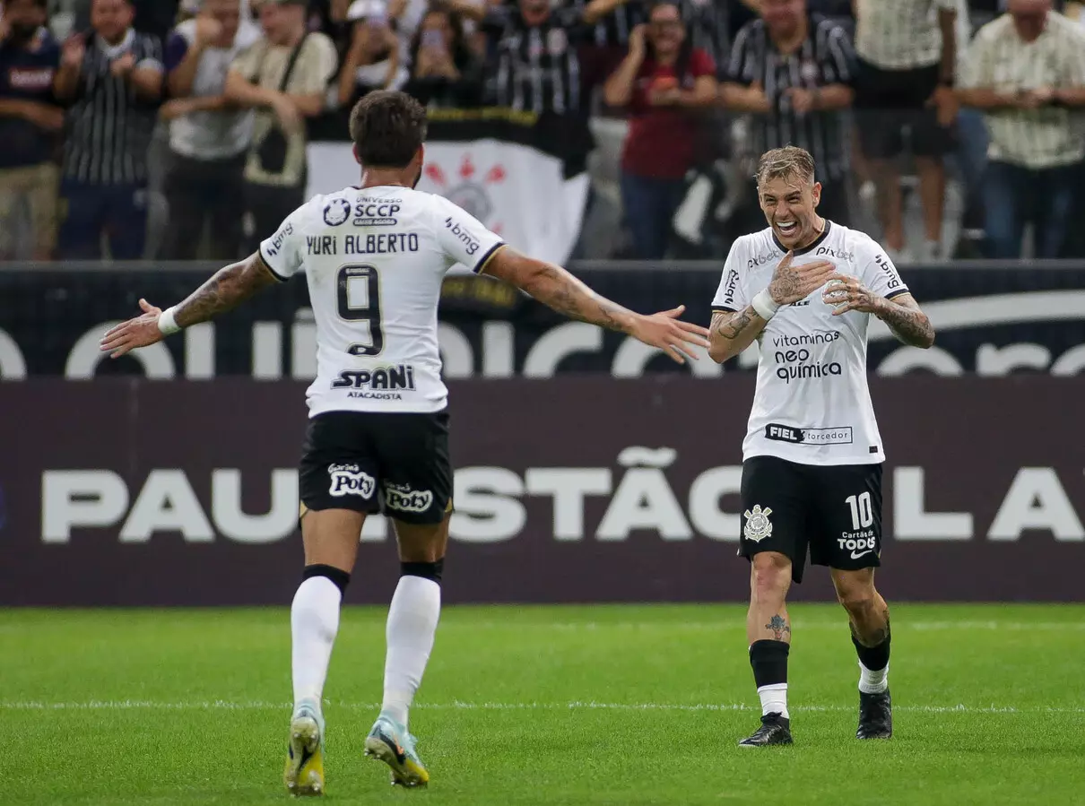 Corinthians faz 3 a 0 no Água Santa e conquista primeira vitória no Paulistão