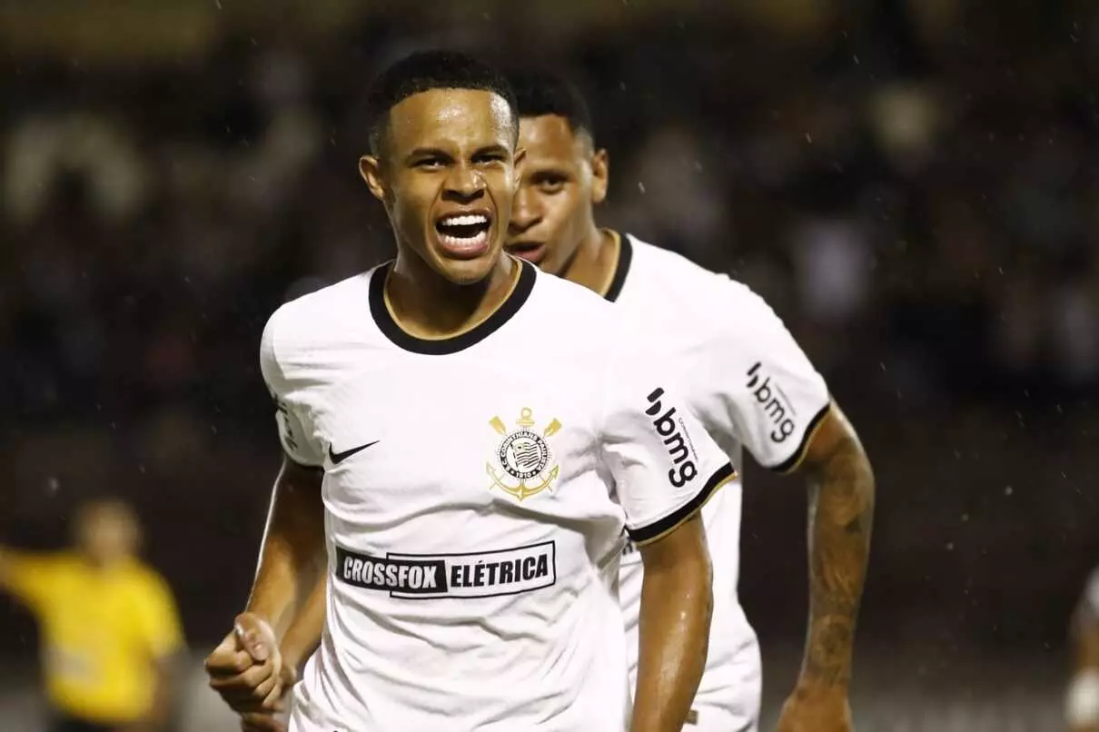 Corinthians deslancha no segundo tempo e goleia na estreia da Copinha