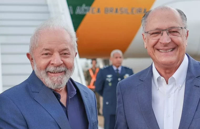 Lula embarca à Argentina, sua 1ª viagem internacional; Alckmin assume presidência