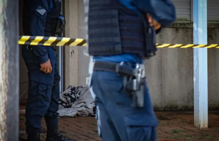 Corpo de homem é encontrado caído na porta de casa em condomínio de Campo Grande