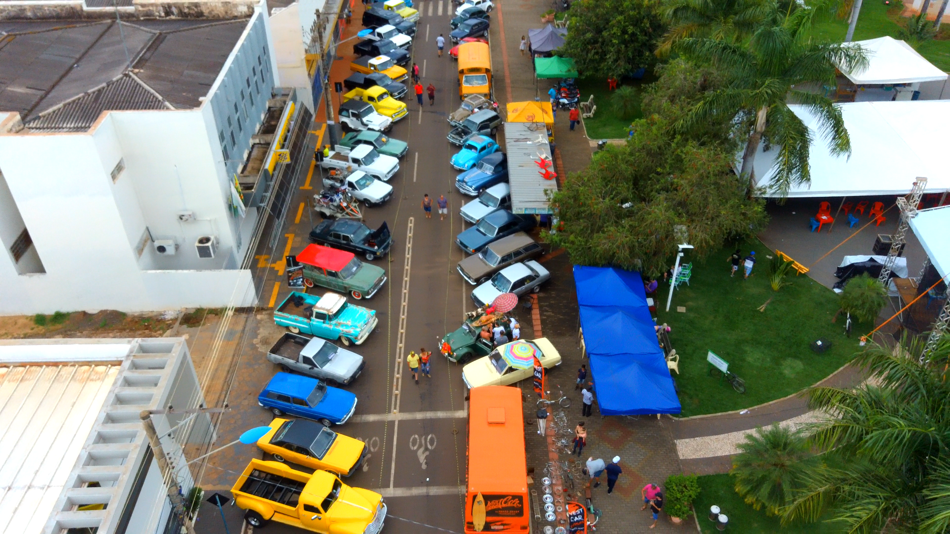 Encontro de Carros Antigos em Cassilândia foi um Sucesso.