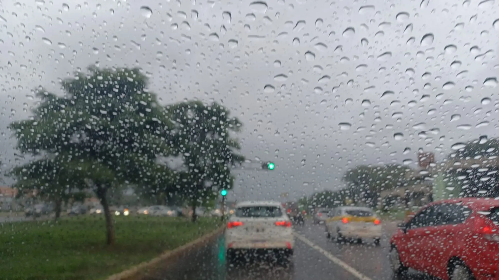 Sob alerta de tempestade, chuva não deve dar trégua para Mato Grosso do Sul até segunda-feira