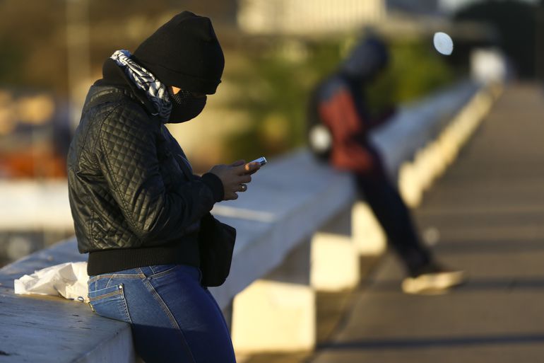 Frente fria avança e derruba temperaturas em boa parte dos estados brasileiros