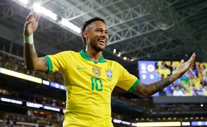 Neymar se compara a Zico e promete retorno ao Santos