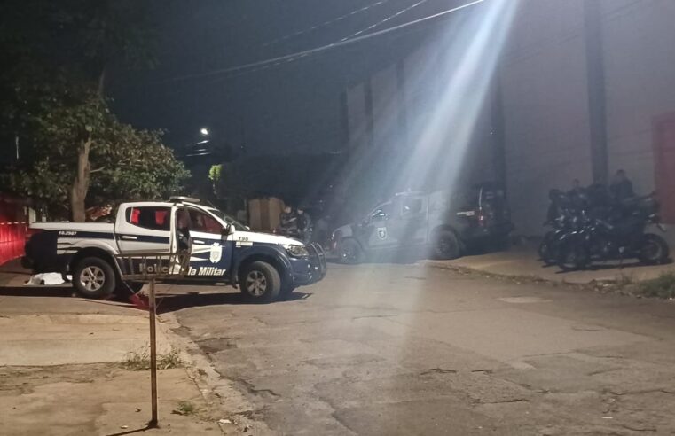 Homem leva tiro no abdômen, anda por alguns metros e morre na Vila Ipiranga