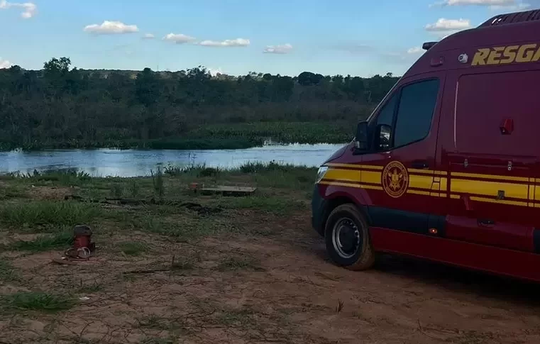 Mergulhadores do Corpo de Bombeiros encontram corpo da criança que se afogou no Rio Aporé