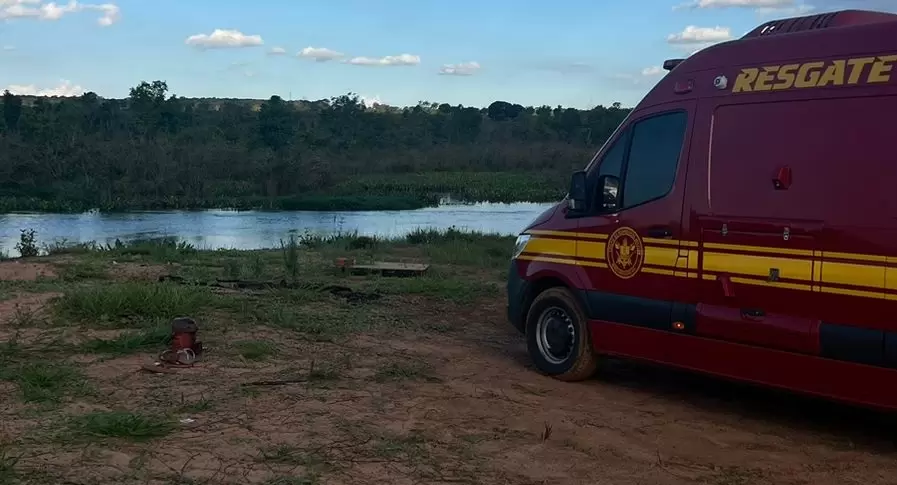 Mergulhadores do Corpo de Bombeiros encontram corpo da criança que se afogou no Rio Aporé