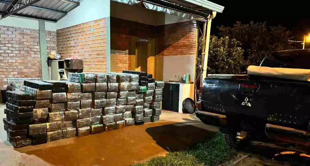 Polícia apreende caminhonete com mais de 1,5 tonelada de maconha que seria entregue no Brasil